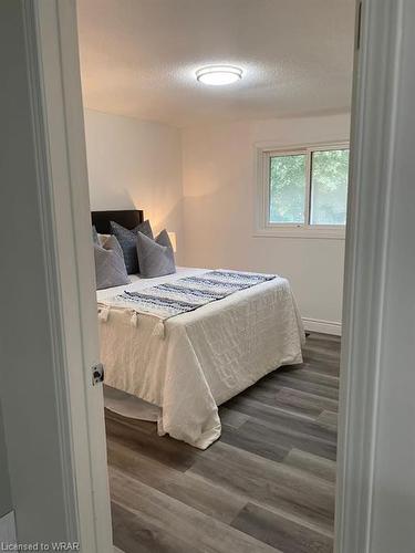 309 Clyde Road, Cambridge, ON - Indoor Photo Showing Bedroom