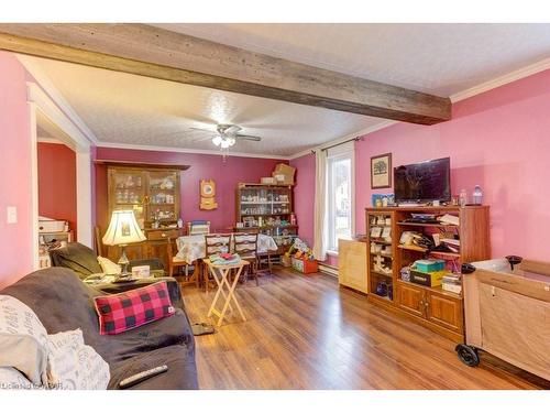 410 Queen Street S, Palmerston, ON - Indoor Photo Showing Living Room