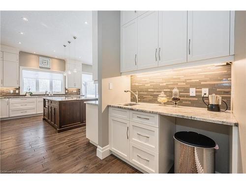 23 Highgrove Court, Cambridge, ON - Indoor Photo Showing Kitchen With Upgraded Kitchen