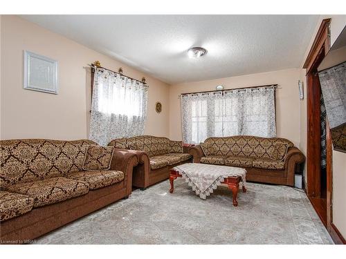 184 Courtland Avenue E, Kitchener, ON - Indoor Photo Showing Living Room