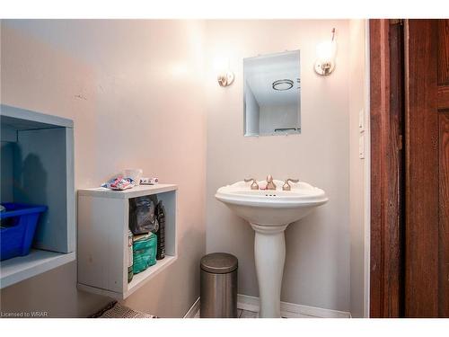 184 Courtland Avenue E, Kitchener, ON - Indoor Photo Showing Bathroom