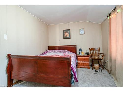 184 Courtland Avenue E, Kitchener, ON - Indoor Photo Showing Bedroom