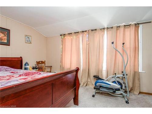 184 Courtland Avenue E, Kitchener, ON - Indoor Photo Showing Bedroom