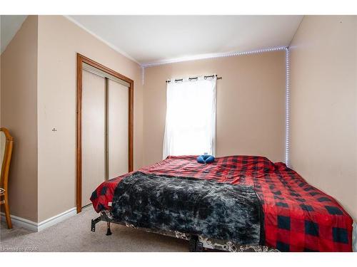 184 Courtland Avenue E, Kitchener, ON - Indoor Photo Showing Bedroom