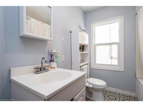 184 Courtland Avenue E, Kitchener, ON - Indoor Photo Showing Bathroom