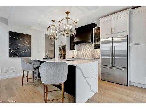 240 Mount Pleasant Street, Brantford, ON - Indoor Photo Showing Kitchen With Upgraded Kitchen