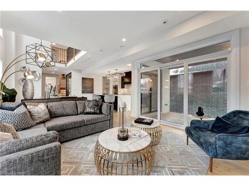 240 Mount Pleasant Street, Brantford, ON - Indoor Photo Showing Living Room