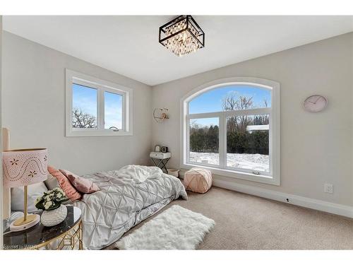 240 Mount Pleasant Street, Brantford, ON - Indoor Photo Showing Bedroom