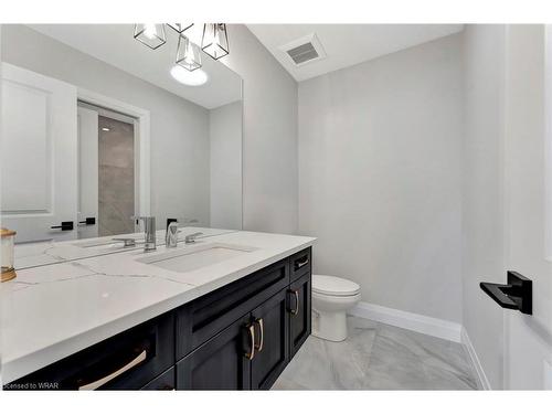 240 Mount Pleasant Street, Brantford, ON - Indoor Photo Showing Bathroom