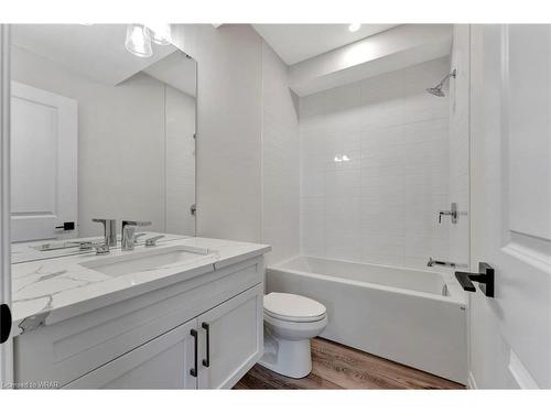 240 Mount Pleasant Street, Brantford, ON - Indoor Photo Showing Bathroom