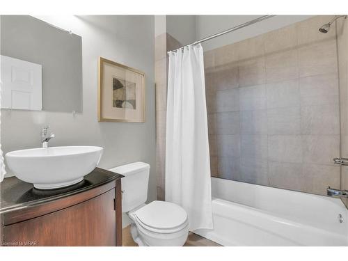 210-276 King Street W, Kitchener, ON - Indoor Photo Showing Bathroom