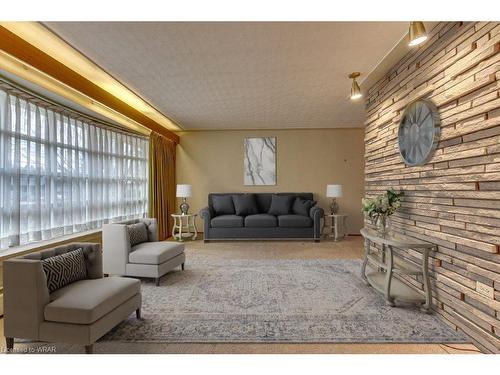404 Forest Hill Drive, Kitchener, ON - Indoor Photo Showing Living Room
