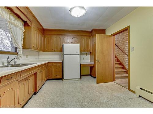 404 Forest Hill Drive, Kitchener, ON - Indoor Photo Showing Kitchen With Double Sink