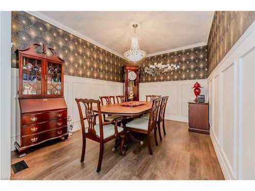 135 Reiber Court, Waterloo, ON - Indoor Photo Showing Dining Room