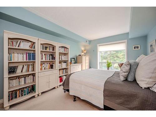 408-405 Erb Street W, Waterloo, ON - Indoor Photo Showing Bedroom