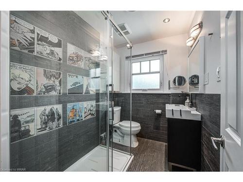 15 Brant Road N, Cambridge, ON - Indoor Photo Showing Bathroom