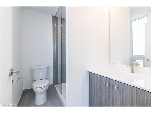 502-15 Wellington Street S, Kitchener, ON - Indoor Photo Showing Bathroom