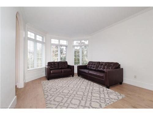 705 Salzburg Drive, Waterloo, ON - Indoor Photo Showing Living Room