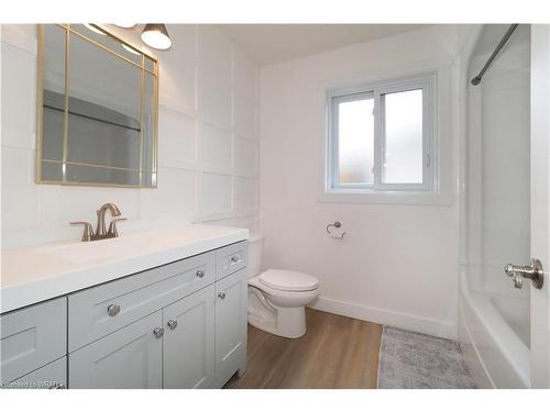 705 Salzburg Drive, Waterloo, ON - Indoor Photo Showing Bathroom