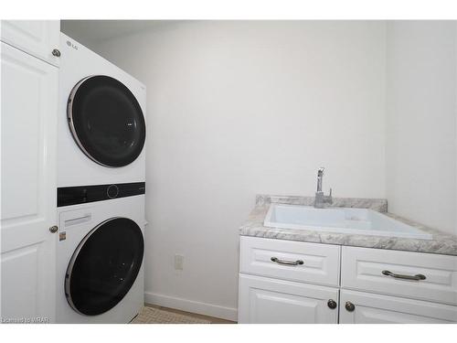 705 Salzburg Drive, Waterloo, ON - Indoor Photo Showing Laundry Room