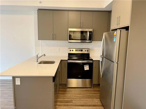 309-107 Roger Street, Waterloo, ON - Indoor Photo Showing Kitchen With Stainless Steel Kitchen With Upgraded Kitchen