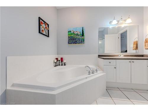 32-165 Chandos Drive, Kitchener, ON - Indoor Photo Showing Bathroom