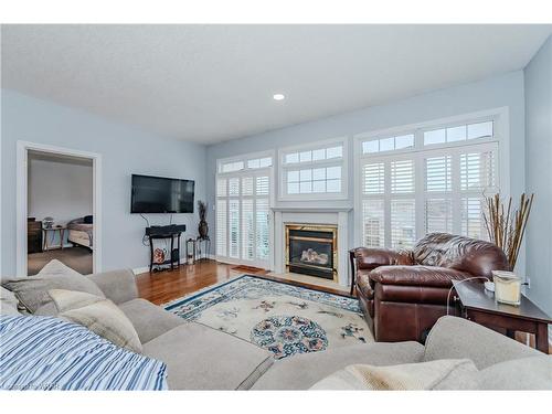 32-165 Chandos Drive, Kitchener, ON - Indoor Photo Showing Living Room With Fireplace