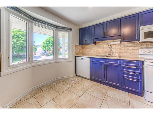 8 Carter Crescent, Cambridge, ON - Indoor Photo Showing Kitchen With Double Sink