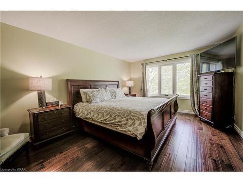 460 Drake Circle, Waterloo, ON - Indoor Photo Showing Bedroom