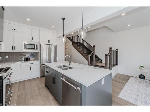 38 Walker Road, Ingersoll, ON - Indoor Photo Showing Kitchen With Stainless Steel Kitchen With Double Sink With Upgraded Kitchen