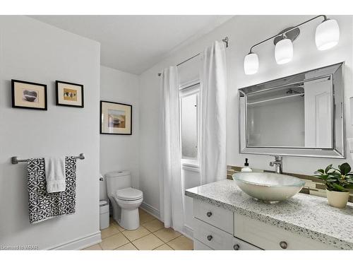 208 Paige Place, Kitchener, ON - Indoor Photo Showing Bathroom