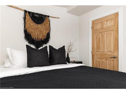 1049 Grouse Grove, Dorset, ON - Indoor Photo Showing Bedroom