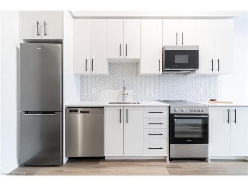 210-5 Wellington Street, Kitchener, ON - Indoor Photo Showing Kitchen With Stainless Steel Kitchen With Upgraded Kitchen