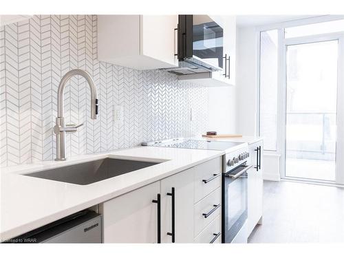 210-5 Wellington Street, Kitchener, ON - Indoor Photo Showing Kitchen With Upgraded Kitchen