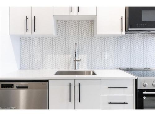 210-5 Wellington Street, Kitchener, ON - Indoor Photo Showing Kitchen With Upgraded Kitchen