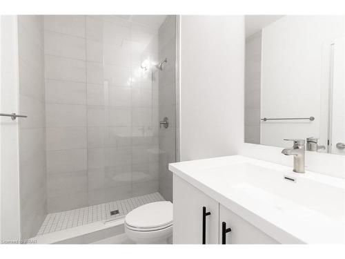 210-5 Wellington Street, Kitchener, ON - Indoor Photo Showing Bathroom