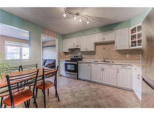 12-700 Champlain Boulevard, Cambridge, ON - Indoor Photo Showing Kitchen With Double Sink