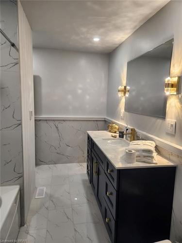 8350 Oakwood Drive, Lambton Shores, ON - Indoor Photo Showing Bathroom