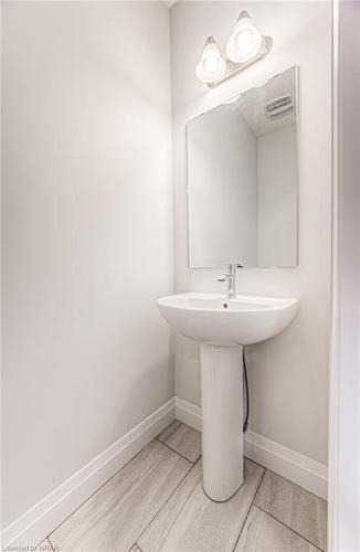 240 Applewood Street, Plattsville, ON - Indoor Photo Showing Bathroom
