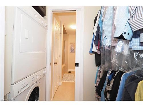 50 Holly Trail, Puslinch, ON - Indoor Photo Showing Laundry Room