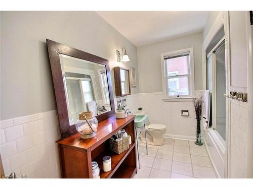 6 Barrett Avenue, Cambridge, ON - Indoor Photo Showing Bathroom