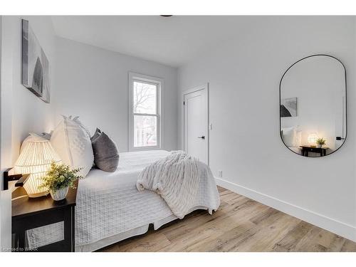 128 Bay Street, Stratford, ON - Indoor Photo Showing Bedroom