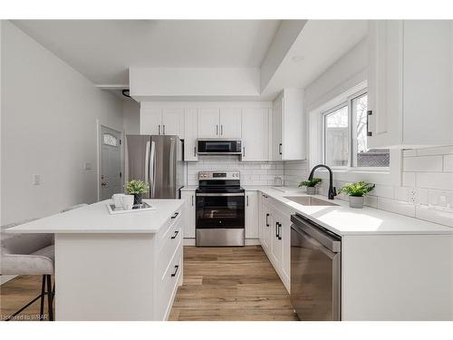 128 Bay Street, Stratford, ON - Indoor Photo Showing Kitchen With Upgraded Kitchen