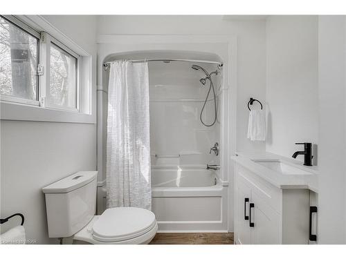 128 Bay Street, Stratford, ON - Indoor Photo Showing Bathroom