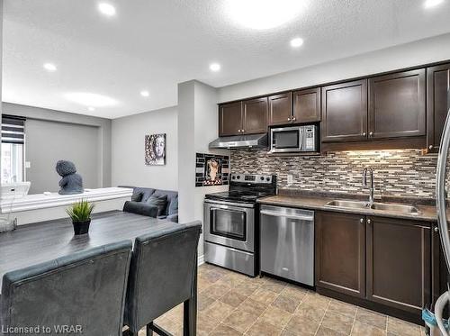 72-1059 Whetherfield Street, London, ON - Indoor Photo Showing Kitchen With Double Sink With Upgraded Kitchen