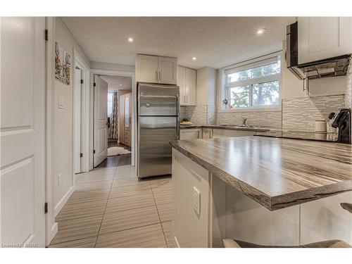 A-489 East Avenue, Kitchener, ON - Indoor Photo Showing Kitchen