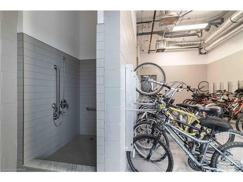 304-251 Northfield Drive E, Waterloo, ON - Indoor Photo Showing Bathroom
