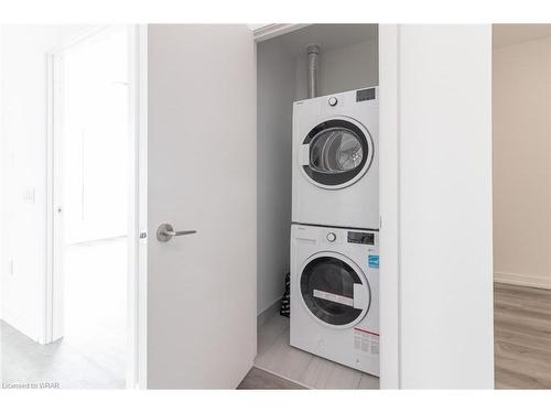 508-15 Wellington Street, Kitchener, ON - Indoor Photo Showing Laundry Room