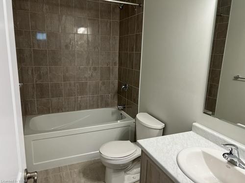 A9-25 Isherwood Avenue, Cambridge, ON - Indoor Photo Showing Bathroom