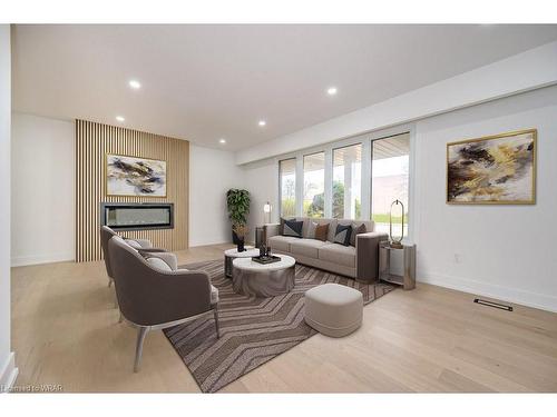 89 Kenora Avenue, Hamilton, ON - Indoor Photo Showing Living Room
